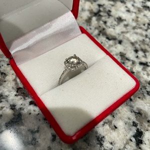 Women’s beautiful engagement ring size 5.5